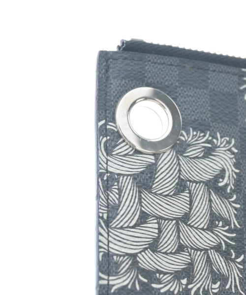 LOUIS VUITTON Clutches