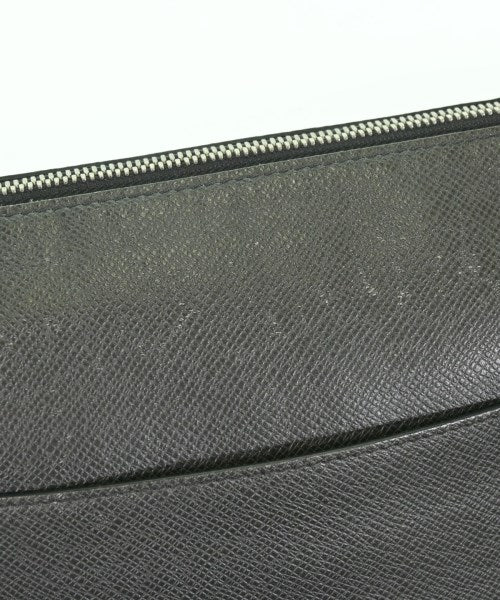 LOUIS VUITTON Shoulder bags