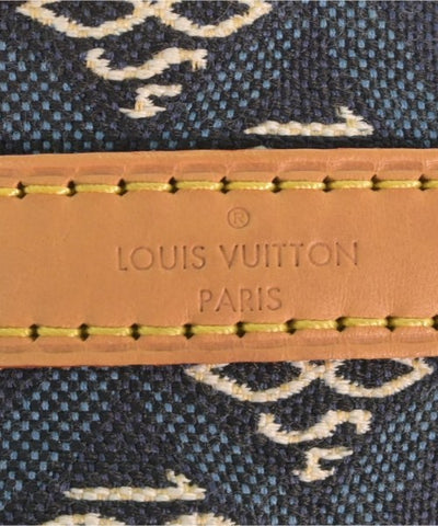 LOUIS VUITTON Shoulder bags