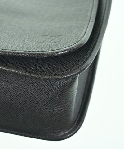 LOUIS VUITTON Shoulder bags