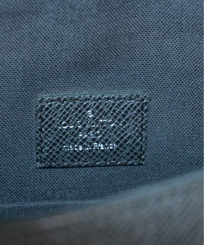 LOUIS VUITTON Shoulder bags