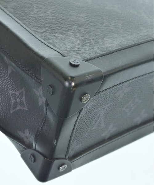 LOUIS VUITTON Shoulder bags