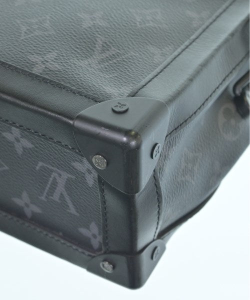 LOUIS VUITTON Shoulder bags