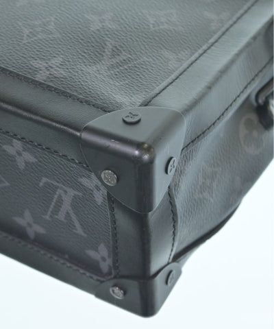 LOUIS VUITTON Shoulder bags