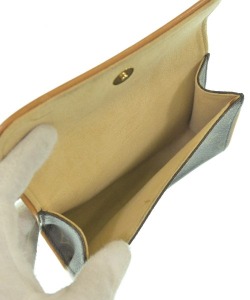 LOUIS VUITTON Shoulder bags