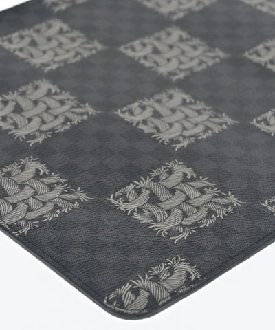 LOUIS VUITTON Clutches