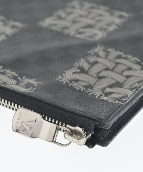 LOUIS VUITTON Clutches