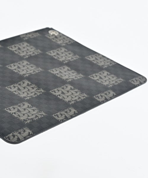 LOUIS VUITTON Clutches