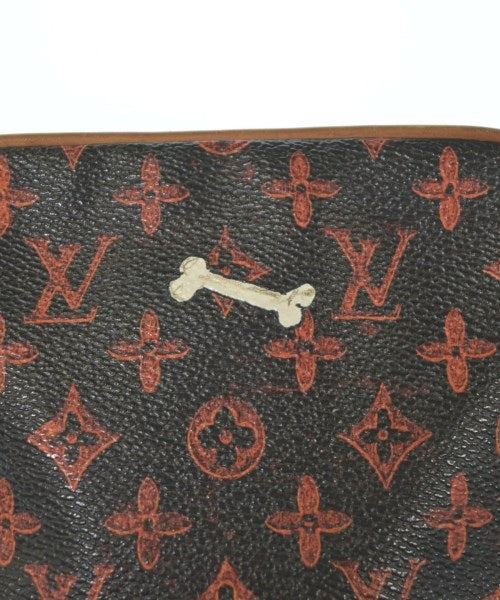 LOUIS VUITTON Shoulder bags