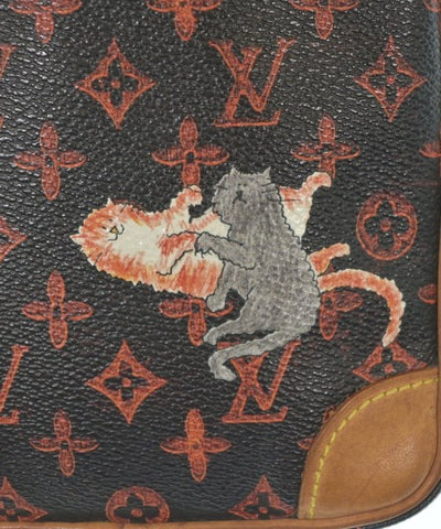 LOUIS VUITTON Shoulder bags