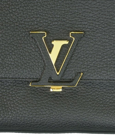 LOUIS VUITTON Shoulder bags