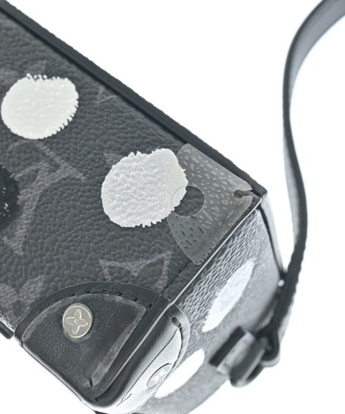 LOUIS VUITTON Shoulder bags