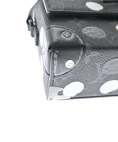 LOUIS VUITTON Shoulder bags