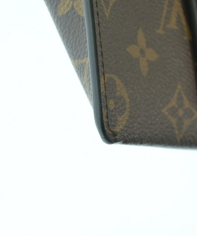 LOUIS VUITTON Shoulder bags