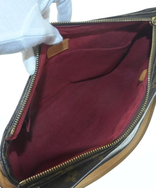 LOUIS VUITTON Shoulder bags