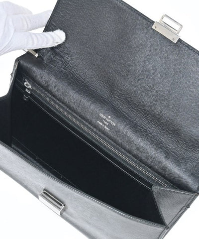 LOUIS VUITTON Clutches