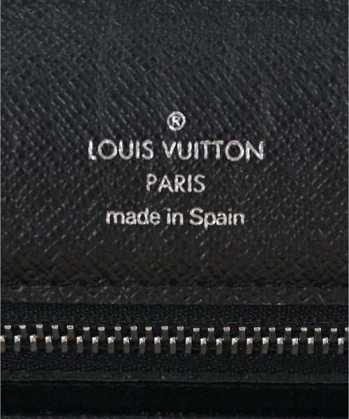 LOUIS VUITTON Clutches