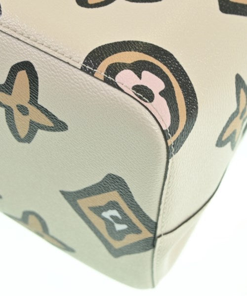 LOUIS VUITTON Shoulder bags