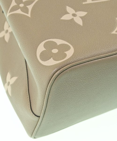 LOUIS VUITTON Shoulder bags