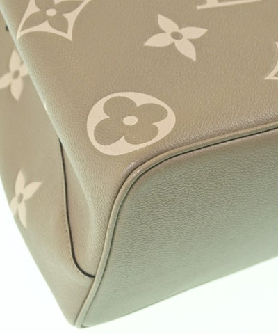 LOUIS VUITTON Shoulder bags