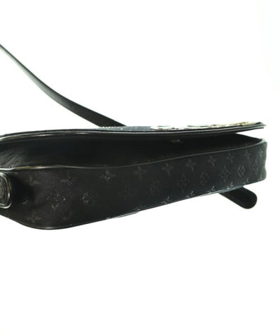 LOUIS VUITTON Shoulder bags