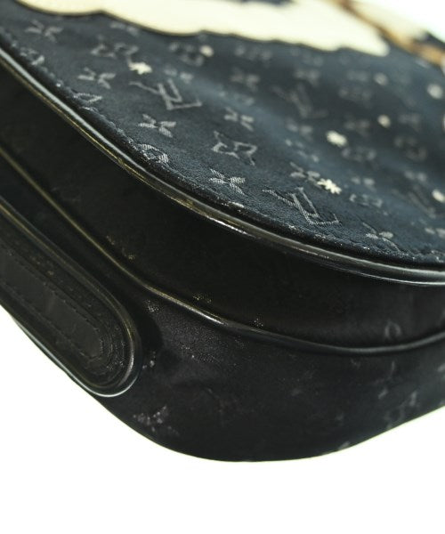 LOUIS VUITTON Shoulder bags