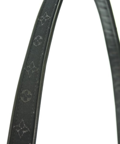 LOUIS VUITTON Shoulder bags