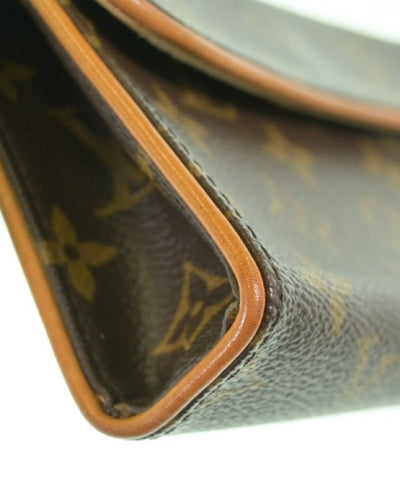 LOUIS VUITTON Shoulder bags