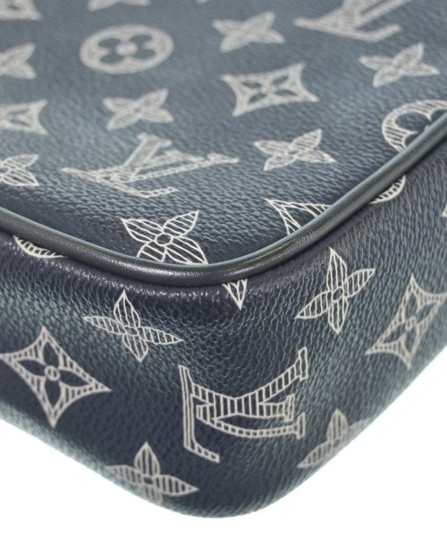 LOUIS VUITTON Shoulder bags