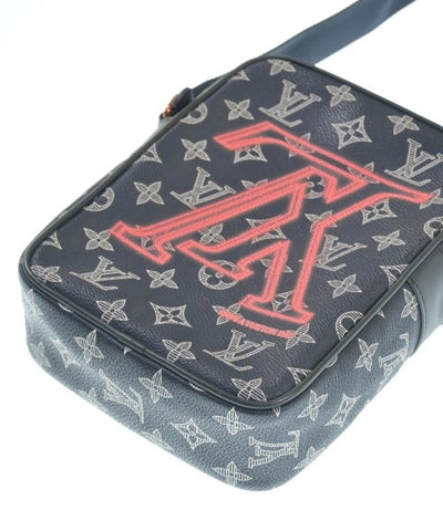 LOUIS VUITTON Shoulder bags