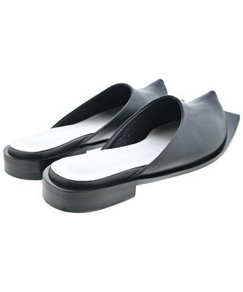 FLAT APARTMENT Sandals
