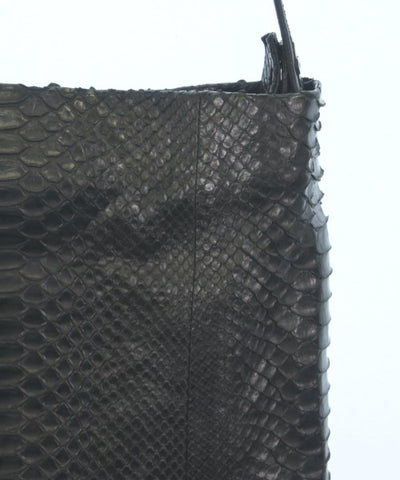 Laura B Shoulder bags