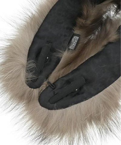 SAGA FURS Winter scarves