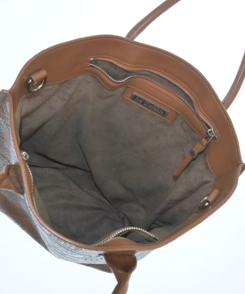 the dilettante Totes