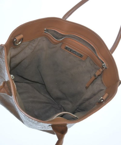 the dilettante Totes