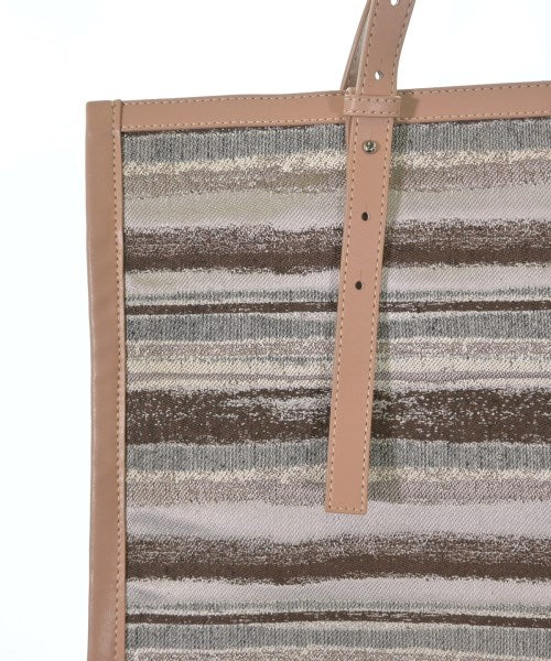 the dilettante Totes