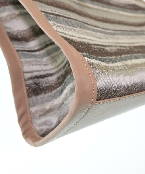 the dilettante Totes