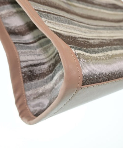 the dilettante Totes