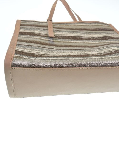 the dilettante Totes