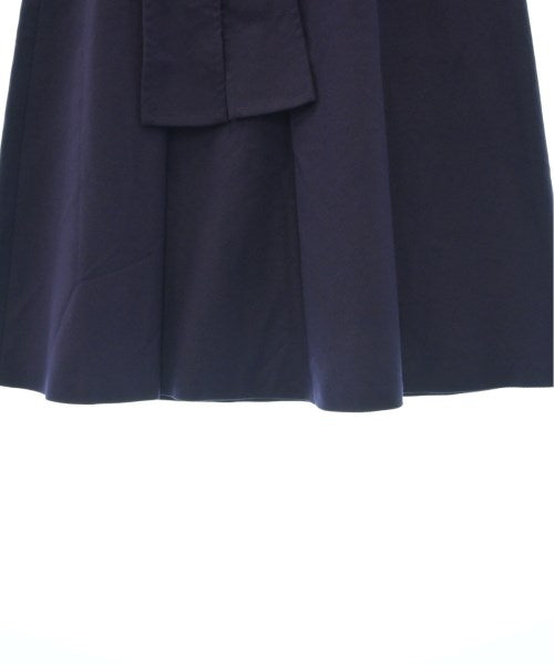 Untit_ Knee length skirts