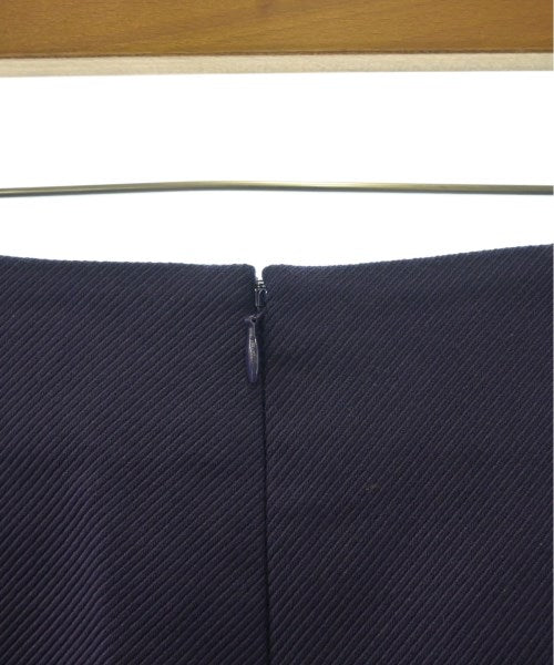 Untit_ Knee length skirts