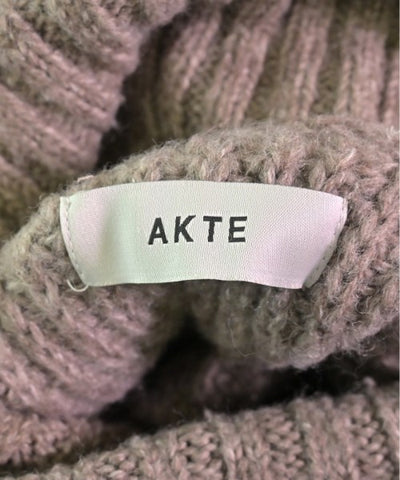 AKTE Sleeveless tops