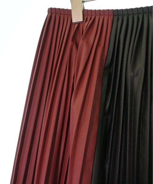 PLAN C Knee length skirts