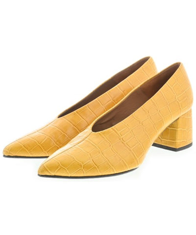 FLATTERED Pumps/Heels