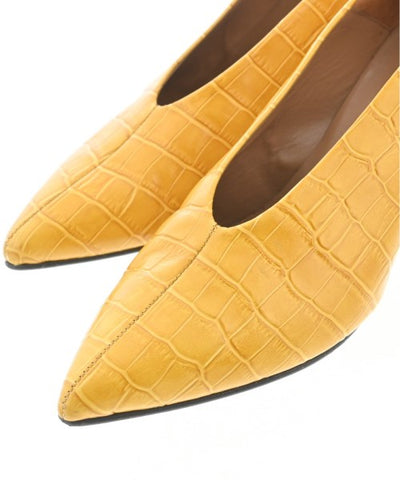 FLATTERED Pumps/Heels