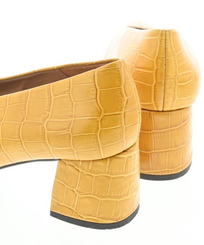 FLATTERED Pumps/Heels