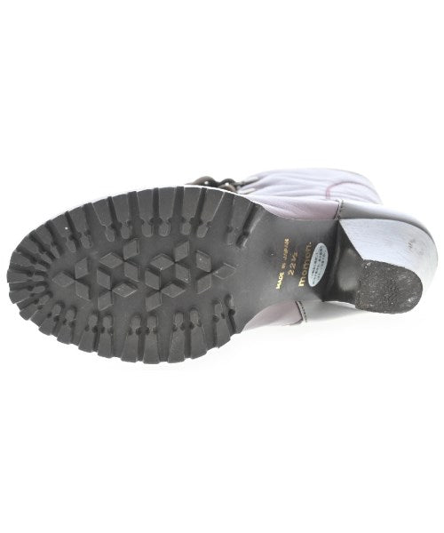 Momon. Boots