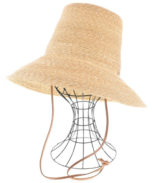 p cnq Straw hats