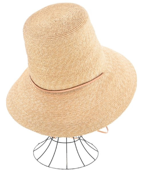 p cnq Straw hats