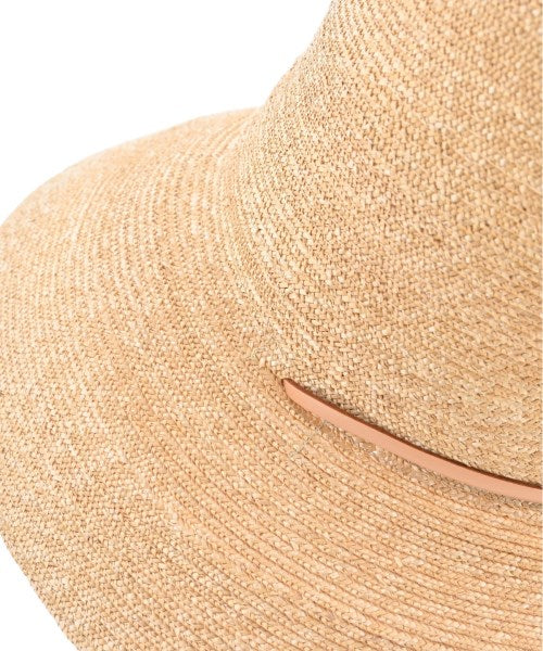 p cnq Straw hats